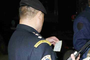 Έρευνα διέταξε η ΕΛ.ΑΣ. για καταγγελίες διαπόμπευσης «υπόπτου» από αστυνομικούς