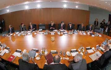 Αυστηροί όροι για τις αμοιβές των μάνατζερς στο γερμανικό σχέδιο διάσωσης των τραπεζών