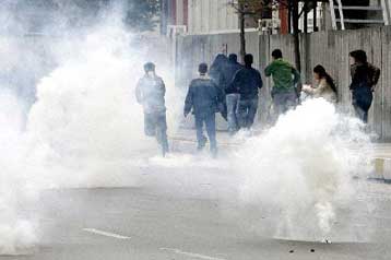 Ένας νεκρός σε μαζικές διαδηλώσεις υπέρ του Οτζαλάν στη ΝΑ Τουρκία