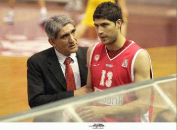 Σκέφτομαι μόνο τον Ολυμπιακό, τονίζει ο Βασιλόπουλος