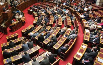 Καταλύτης εξελίξεων η «δίδυμη» κοινοβουλευτική αντιπαράθεση για το Βατοπαίδι