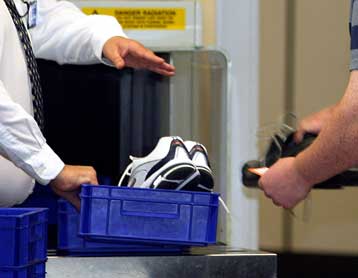 Ευρωβουλευτές κατά του «εικονικού ξεγυμνώματος» επιβατών