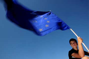 «Γαλάζια Κάρτα» από την ΕΕ για εξειδικευμένο μη κοινοτικό εργατικό δυναμικό