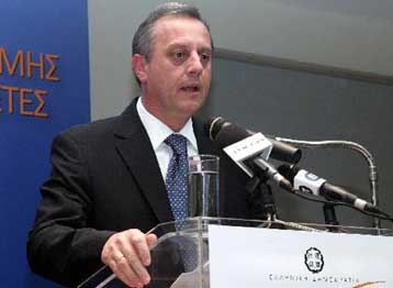 Αυστηρές εντολές Μπέζα στους εφοριακούς για ληξιπρόθεσμες οφειλές και περαίωση