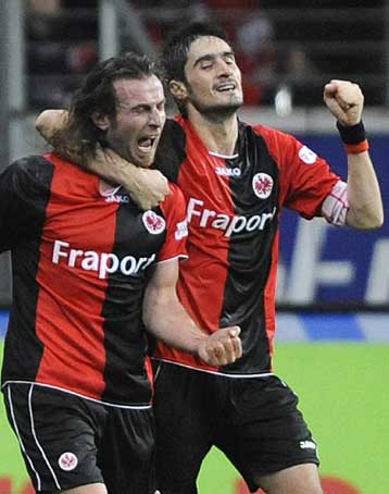 Σκόραρε ο Αμανατίδης, «έστρωσε» ο Λύμπε και Αϊντραχτ – Καρλσρούη 2-1