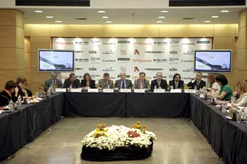 SOS για τις επιπτώσεις της κρίσης στον τουρισμό εκπέμπουν θεσμικοί φορείς του κλάδου