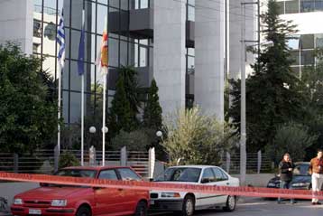 Εξουδετέρωση εκρηκτικού μηχανισμού έξω από το κτίριο της Shell στο Π.Φάληρο