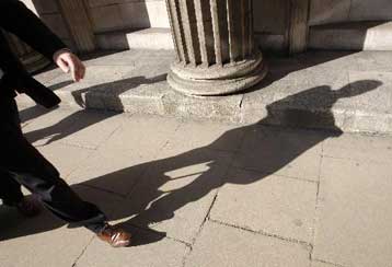 Συρρικνώθηκε το βρετανικό ΑΕΠ το γ΄τρίμηνο για πρώτη φορά από το 1992