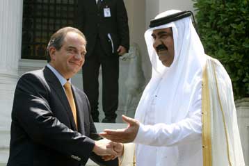 Για επίσκεψη στο Κατάρ αναχώρησε το Σάββατο ο πρωθυπουργός