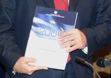 Επιβάρυνση της οικονομίας αναμένει ένας στους δύο πολίτες από τον προϋπολογισμό