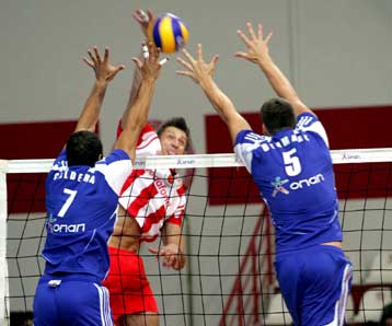 Αιφνιδιάστηκε ο Ολυμπιακός, «3Χ3» για Ηρακλή και ΕΑΠ