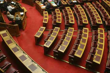 Πού εστιάζει το ΠAΣOΚ, τι θέλει να αποφύγει η ΝΔ στην Εξεταστική για το Βατοπαίδι