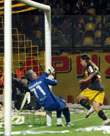 Η χειμερινή ώρα έπεσε… βαριά στους «μεγάλους», ήττα Ολυμπιακού, ισοπαλίες για ΑΕΚ και ΠΑΟ