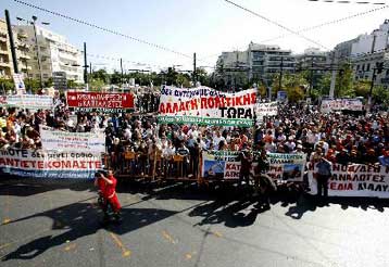 Κρατική εγγύηση των αποθεματικών των ασφαλιστικών ταμείων απαιτούν τα συνδικάτα