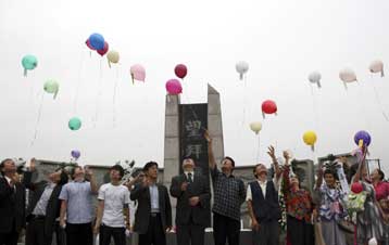 Μπαλόνια με μηνύματα κατά του ηγέτη της Β.Κορέας στον ουρανό της χώρας