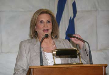 Τη λήψη μέτρων για την θωράκιση των θέσεων εργασίας, υπόσχεται η Φ.Πετραλιά