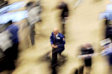 Κύμα πωλήσεων έφερε σε νέα χαμηλά επίπεδα τον δείκτη στη Γουόλ Στριτ