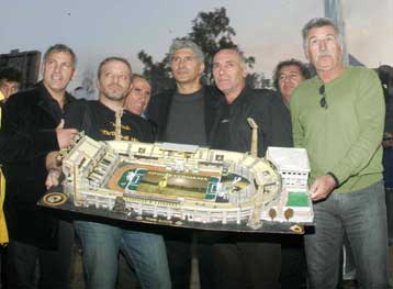 «Γήπεδο στη Φιλαδέλφεια» ζήτησαν φίλαθλοι της ΑΕΚ στον αγιασμό του Ερασιτέχνη