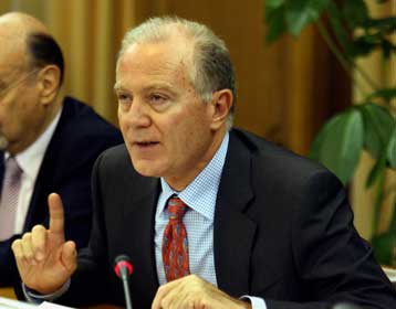 Ενίσχυση νοικοκυριών και επιχειρήσεων ζητά από τις τράπεζες ο Γ.Προβόπουλος