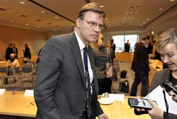 Στο 18% ανέβηκαν τα επιτόκια στην Ισλανδία, ζητείται -επιπλέον- βοήθεια 4 δισ. δολαρίων