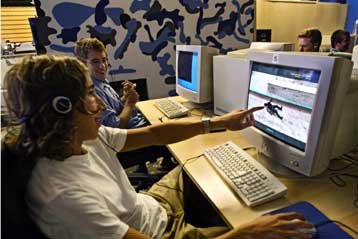 Χωριστούς χώρους στα Internet cafe ζητά ο Συνήγορος του Παιδιού