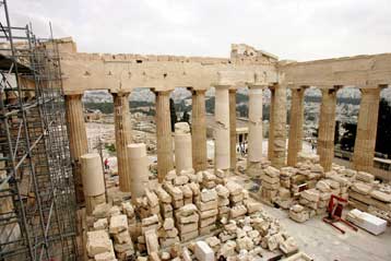 Στην Ακρόπολη ο υπουργός Πολιτισμού για την επιθεώρηση των αναστηλωτικών έργων