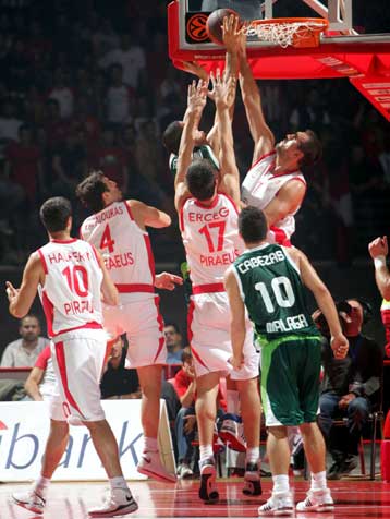 Με 82-71 επί της Ουνικάχα Μάλαγα υποδέχθηκε ο Ολυμπιακός τον κόσμο του