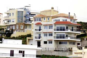 Επιβολή ΕΤΑΚ στην κύρια κατοικία ζευγαριών, παρά τις δεσμεύσεις για αφορολόγητο