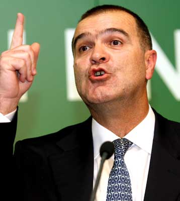 Ο Βγενόπουλος πήρε θέση υπέρ του Τεν Κάτε και άφησε αιχμές κατά παικτών