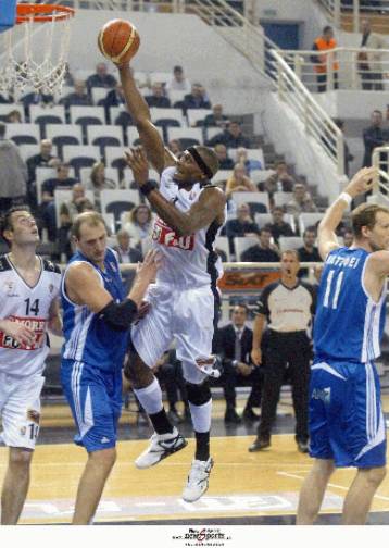 Πάθος και ομαδικότητα ζητά ο Ουέσον στο ματς του ΣΕΦ