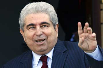 Τη διαδικασία διαδοχής του στην ηγεσία του ΑΚΕΛ δρομολογεί ο Δ.Χριστόφιας