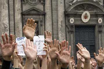 Φρένο στη μεταρρύθμιση της ανώτατης παιδείας φέρεται να «πατά» ο Μπερλουσκόνι