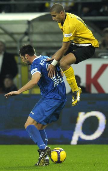 Ξεμακραίνει από τον… γκρεμό η Φρανκφούρτη, ισοπαλία για Ντόρτμουντ