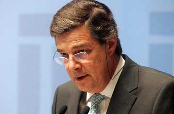 Αποστάσεις παίρνουν οι τραπεζίτες από το σχέδιο στήριξης, αυξάνεται το κόστος δανεισμού