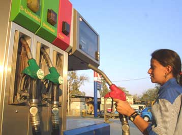 Μηδέν το πρώτο ψηφίο της «επίσημης» τιμής της αμόλυβδης μετά από πολλούς μήνες