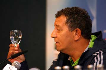 Κόντρα στη Βρέμη σαν τρελοί για τη νίκη και χωρίς φόβο, υπόσχεται ο Τεν Κάτε