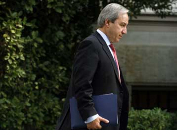 Πιέσεις γαλάζιων στελεχών προς Αλογοσκούφη για «κοινωνική στροφή»