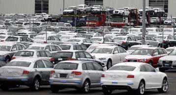 Η κρίση «γονατίζει» την αυτοκινητοβιομηχανία, κίνδυνος για χιλιάδες θέσεις εργασίας