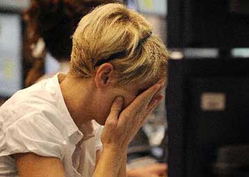 Στο ναδίρ το ηθικό των καταναλωτών, βλέπουν επιδείνωση στη οικονομία το 2009