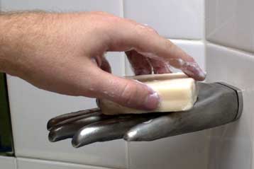 Τα γυναικεία χέρια πιο φιλόξενα για τα μικρόβια