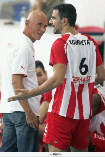 «Να δείξουμε το καλό μας πρόσωπο» είπε ο Κουρνέας ενόψει Γιαστρζέμπσκι