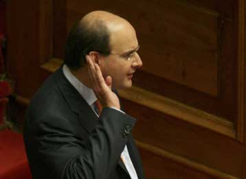 Ψηφίστηκε το νομοσχέδιο για τους εργαζομένους της Ολυμπιακής, εν μέσω έντονης κόντρας