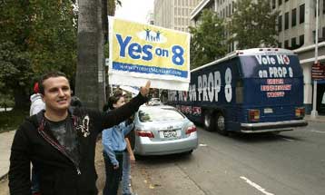 Η Καλιφόρνια απαγόρευσε με δημοψήφισμα τον γάμο ομοφυλοφίλων