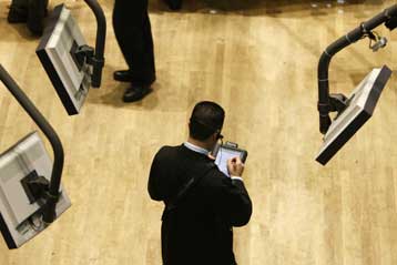 Κάθετη πτώση στο Γουόλ Στριτ με τον φόβο της ύφεσης να επιστρέφει