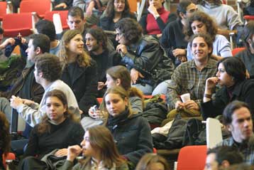 Τέλος στο μοναδικό σύγγραμμα στα πανεπιστήμια