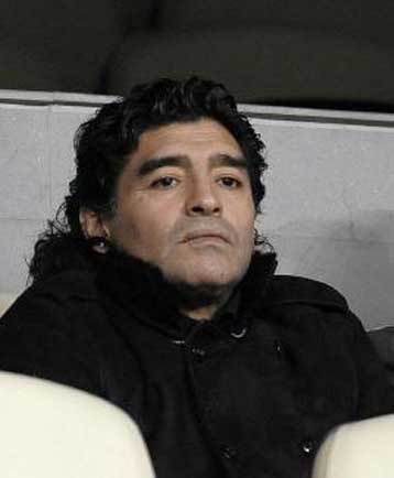 Φιλικό με τη Νάπολι και την Ιταλία επιθυμεί ο Μαραντόνα