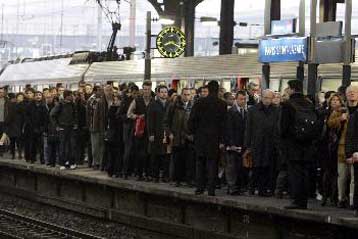 Ταλαιπωρία στη Γαλλία εξαιτίας απεργίας των μηχανοδηγών στους σιδηροδρόμους