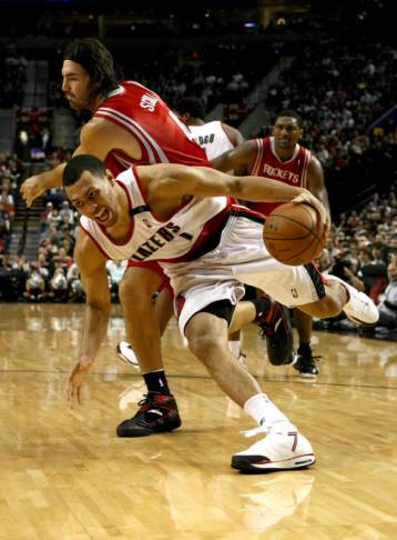 «Ρουκέτα» του Ρόι στην εκπνοή και νίκη για Μπλέιζερς