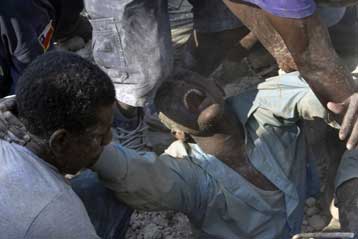 Δεκάδες νεκροί από την κατάρρευση σχολικού κτιρίου στην Αϊτή