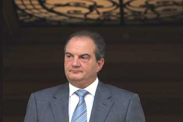 Αντιμέτωπη με πυρά για την οικονομική πολιτική η κυβέρνηση